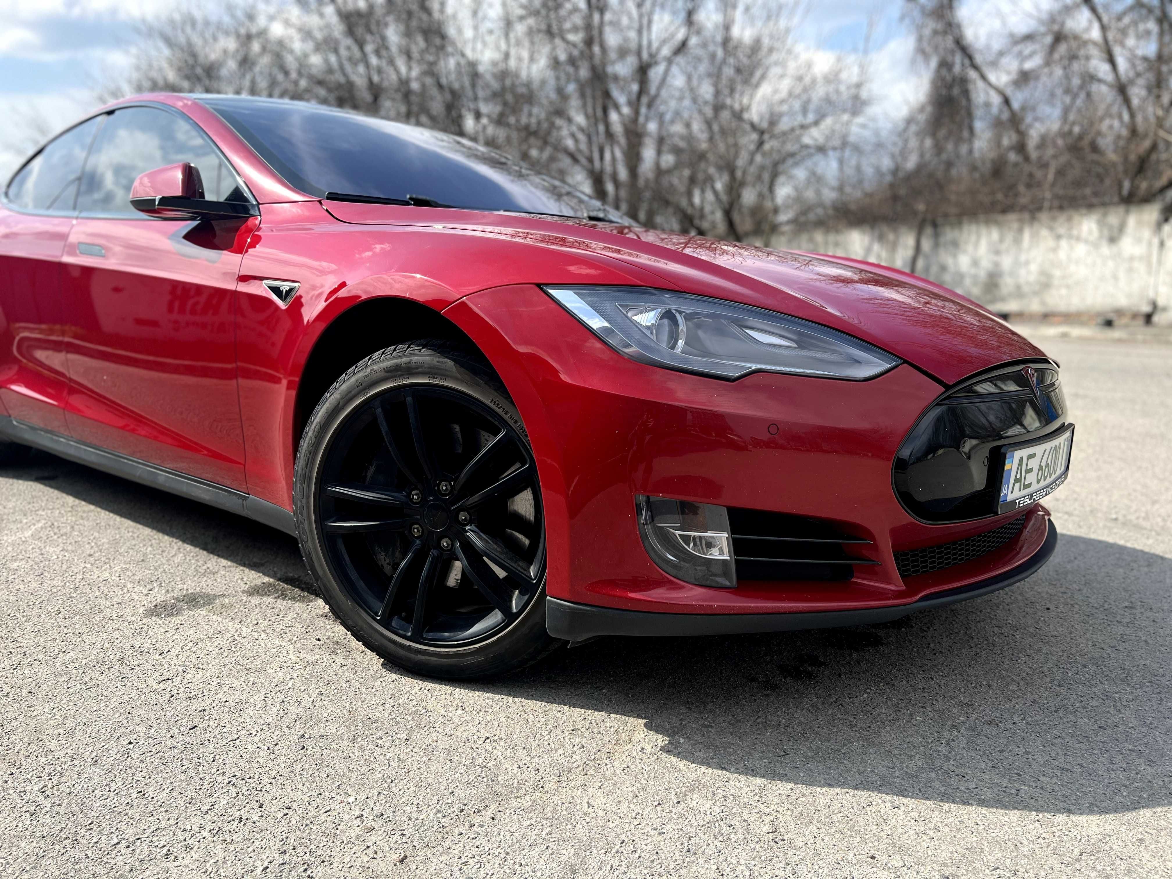 Tesla Model S 14