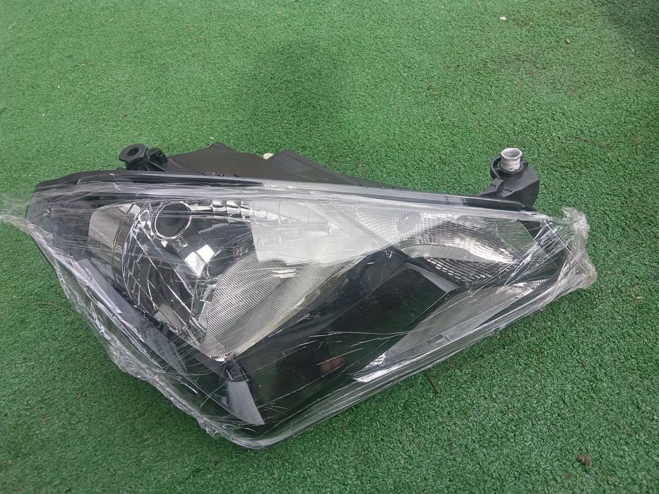 Lampa prawa przednia seat M II nowa 11-19