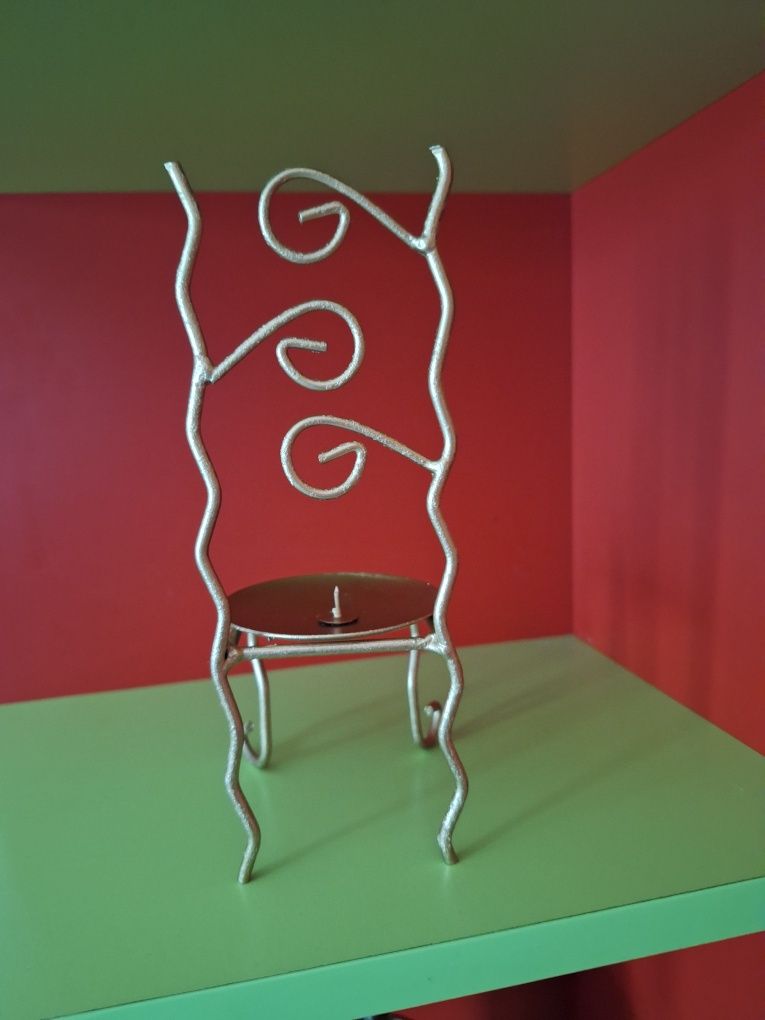 Krzesełko krzesło świecznik złoty metaloplastyka