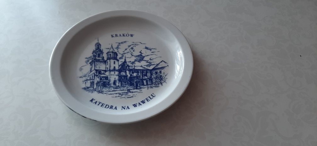 Talerz z napisem "Katedra na Wawelu"