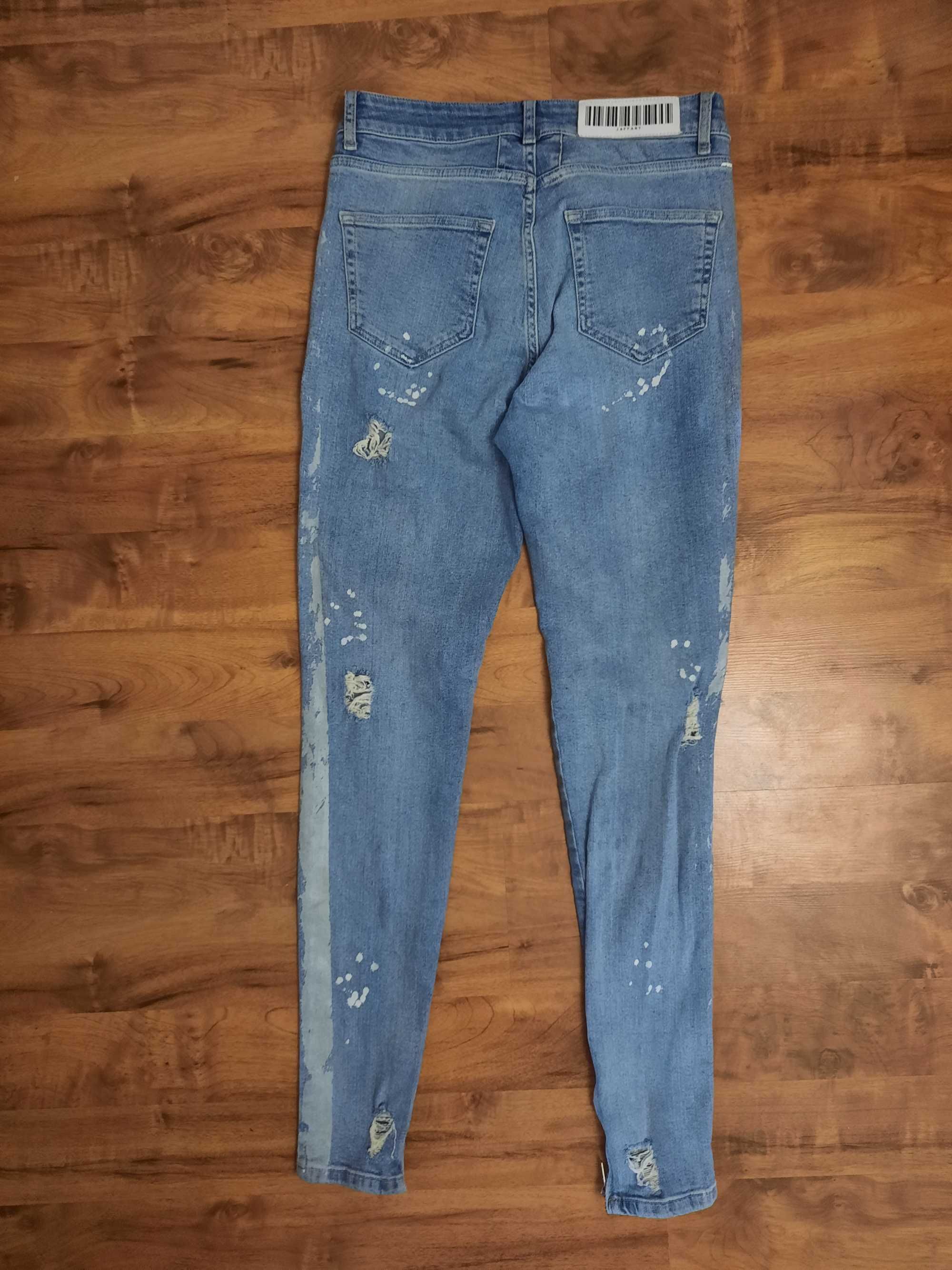 Jeansy spodnie jeansowe rurki z dziurami i przetarciami Jaffary roz 28