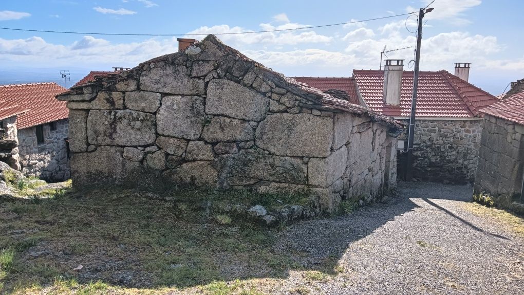 Casa  de  pedra Tondela