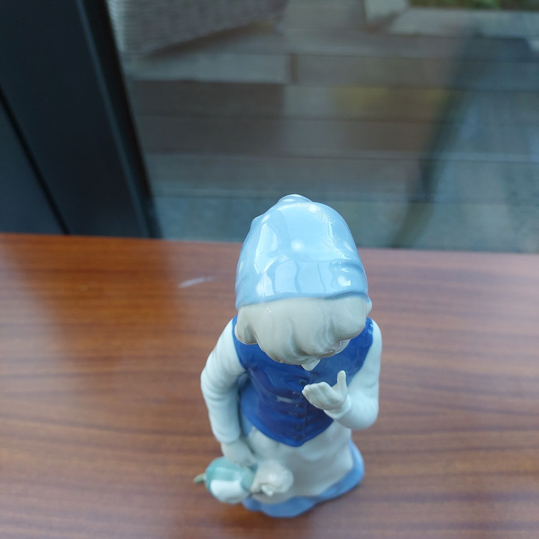 Porcelanowa figurka GDR dziewczynka z lalką