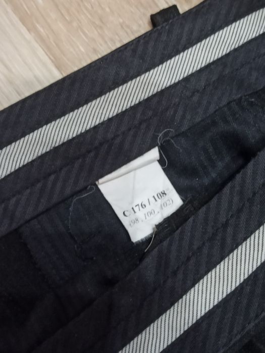 Garnitur z kamizelką plus spodnie. Komplet