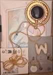 Dois colares metal dourado