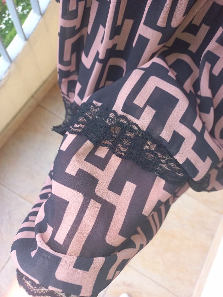 Wloska elegancka sukienka w modny geonetryczny print 44 46