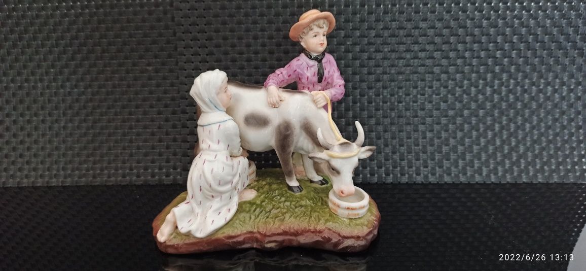 Porcelana Figurka Dojenie krowy Rolnicy Gospodarze