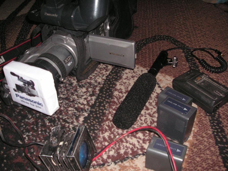 Продам или поменяю видеокамеру AG-DVC15E