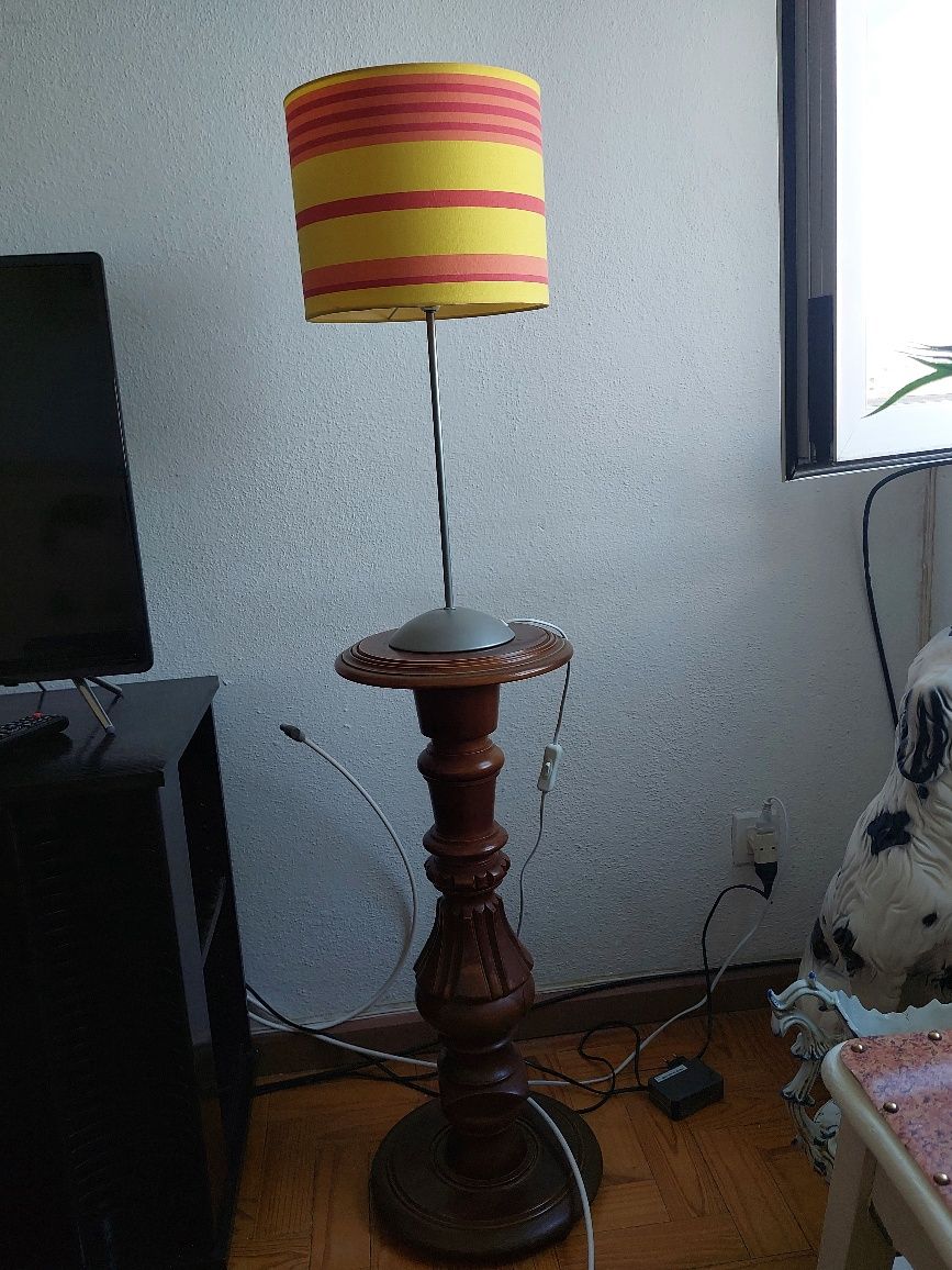 Coluna de sala ,mais candeeiro em bom estad