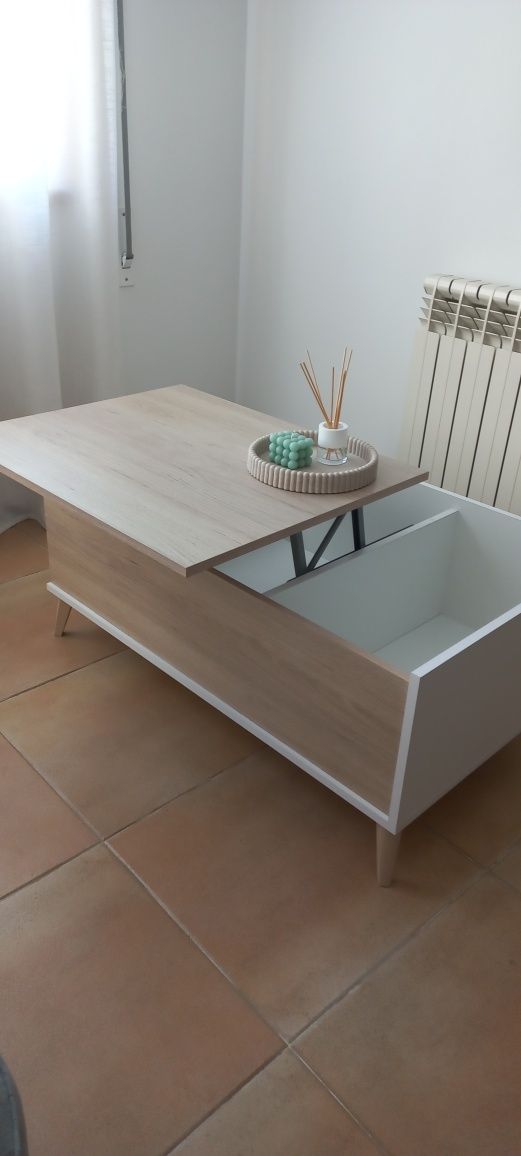 Mesa de centro com arrumação