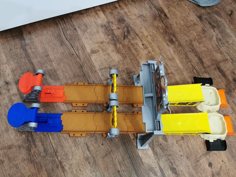 Zestaw Blaze i mega maszyny. Wyścig w błocie.