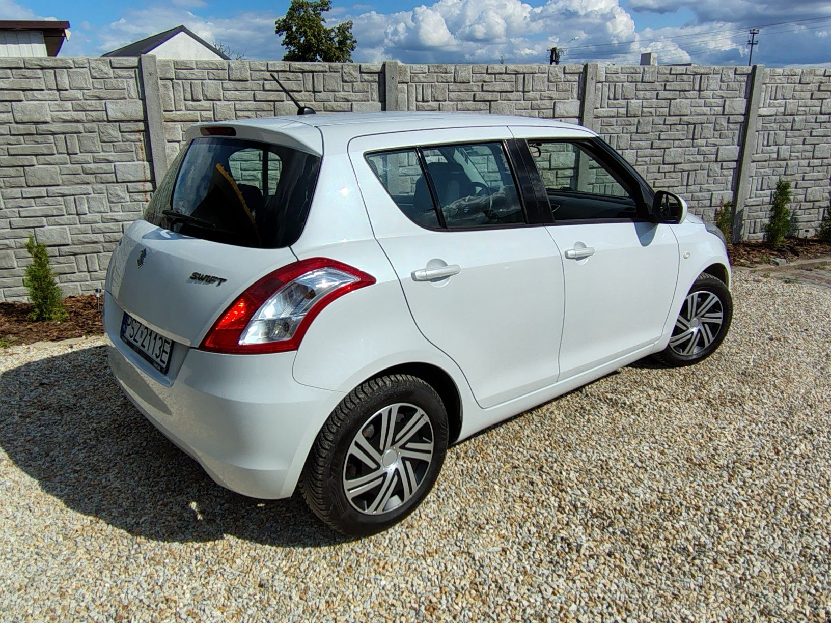Suzuki swift mk7 Biała perła!  Benzyna , Klima , 2014r