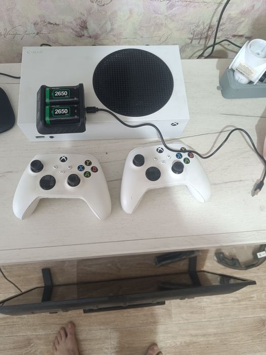 Xbox series S,2 джойстика,2аккум-ра