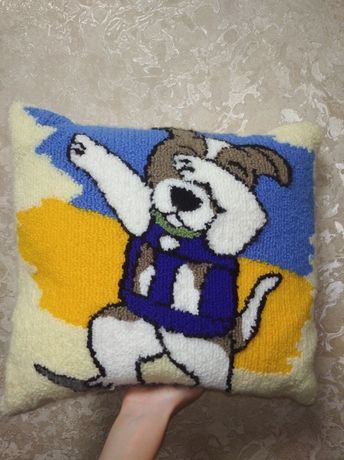 Подушка в технике ковровой вышивки "Пёс Патрон"