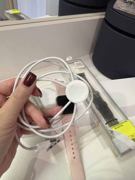 Apple Watch SE 40mm A2351 Gold Aluminum