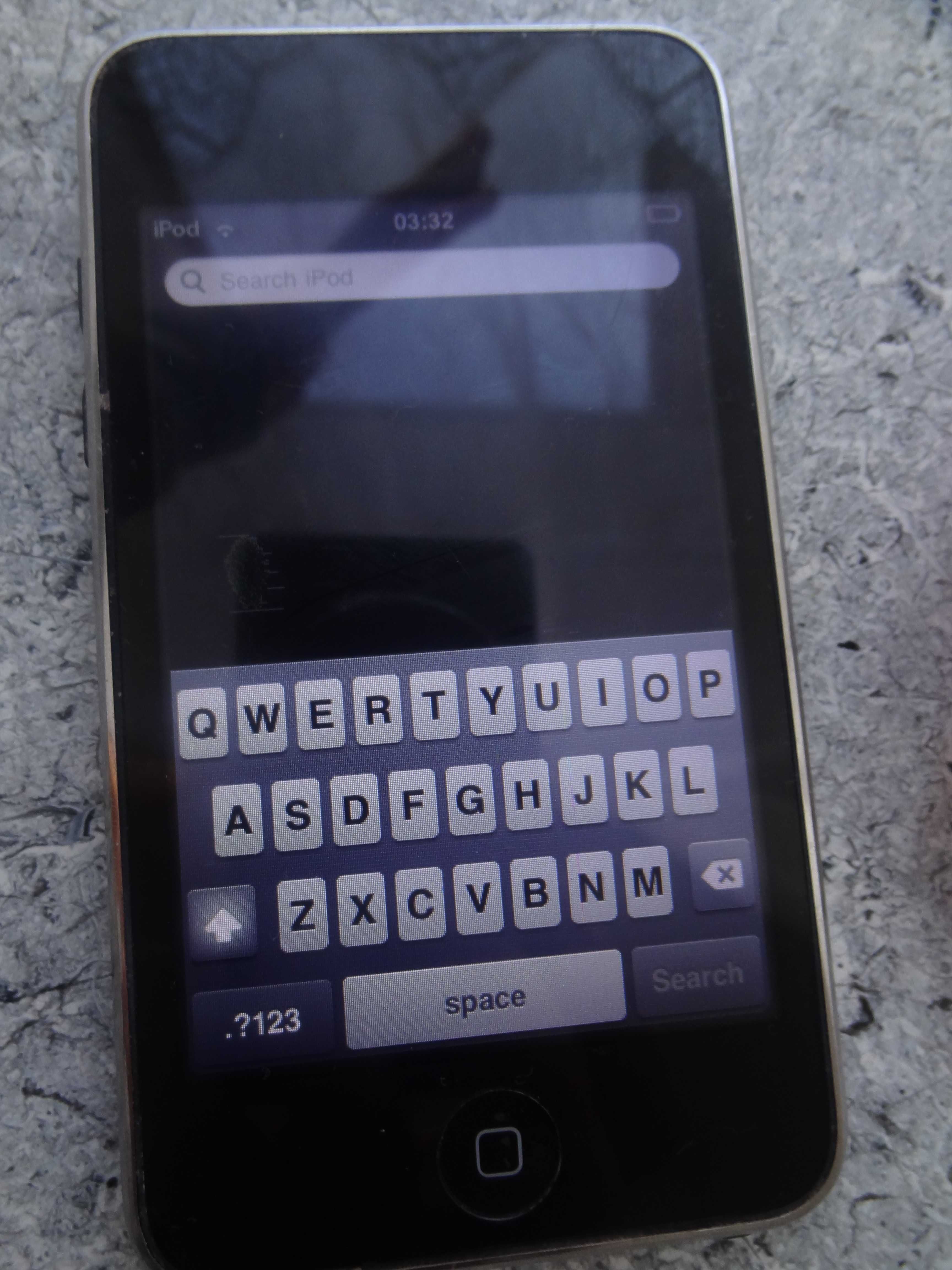 iPod touch 2. generacja 8 gb 2008 rok sprawny 100 % z kablem APPLE
