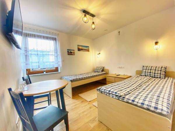 Pokoje z łazienkami 2-3 osobowe, od 65zł, duży monitorowany parking