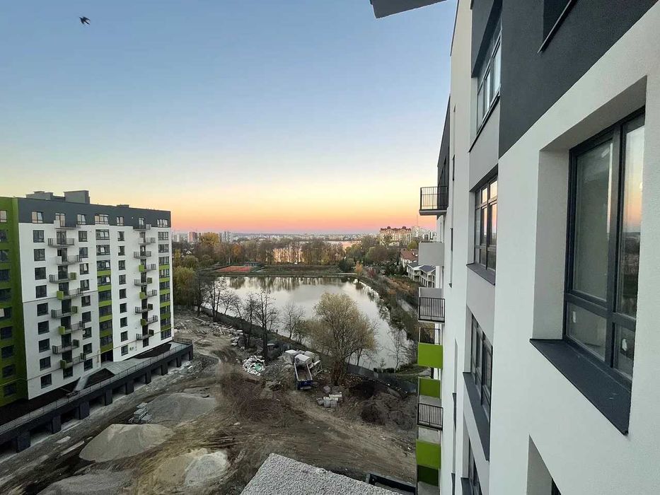 3к квартира! З виглядом на озеро.