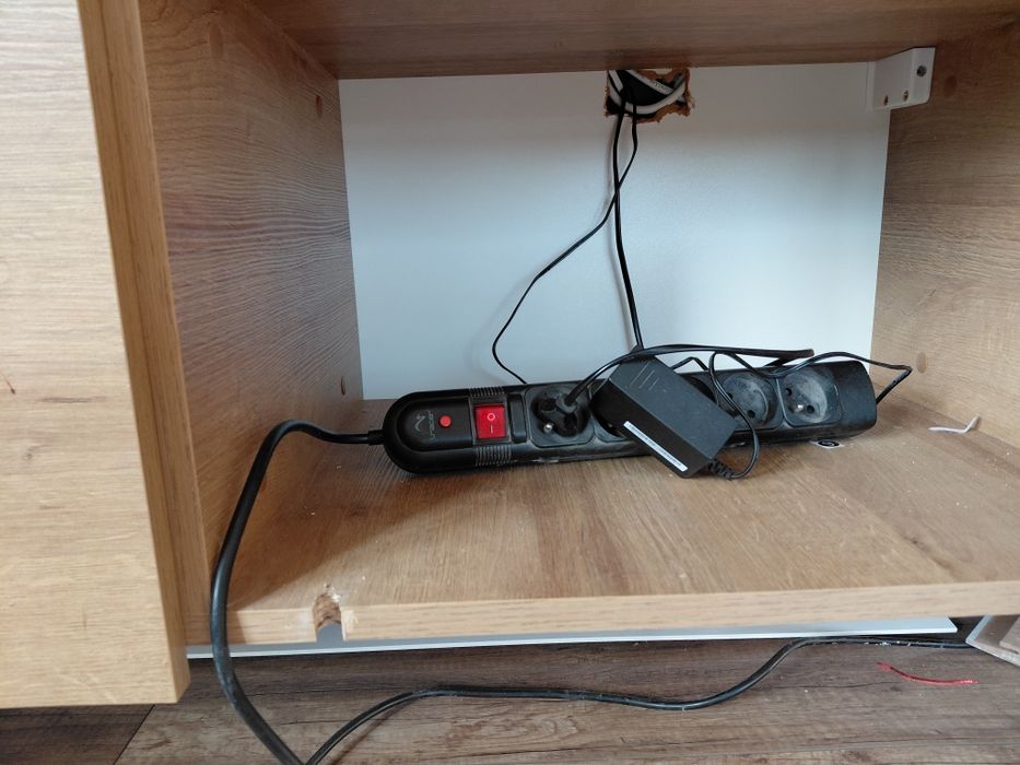 Zabudowa RTV wisząca