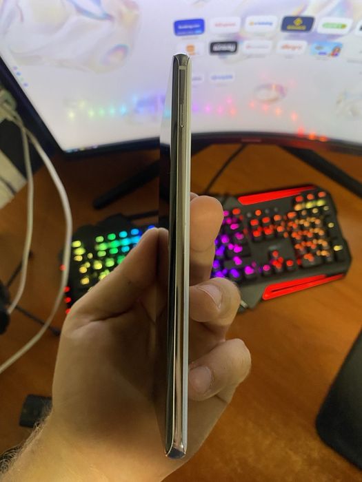 Samsung galaxy s10 + 8/128 SM - G975f/DS