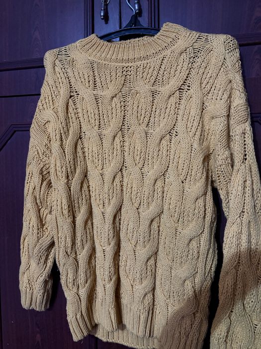 Вʼязаний светр..