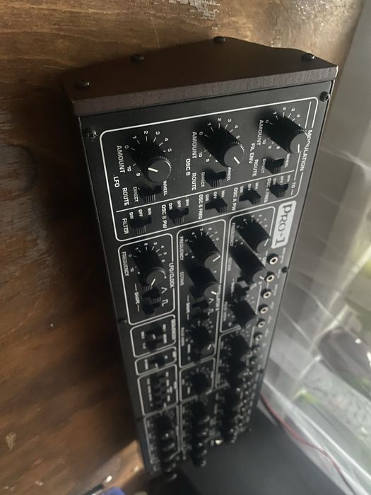 Behringer Pro 1 синтезатор