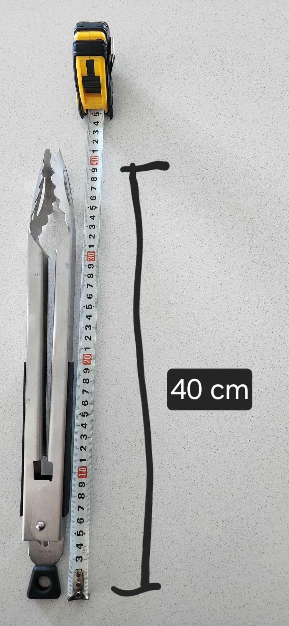 1 pinça + 1 espátula em inox, ideais para churrascos.