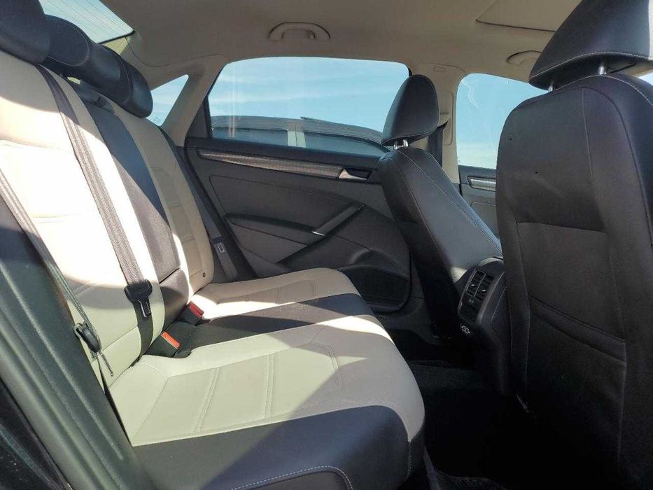 VOLKSWAGEN Passat R-Line 2020