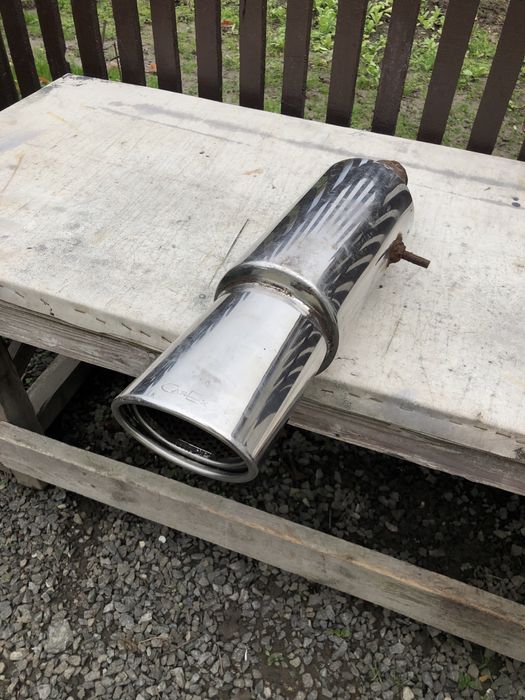 Оригінальний прямоток Carex підійде для будь якого авто.