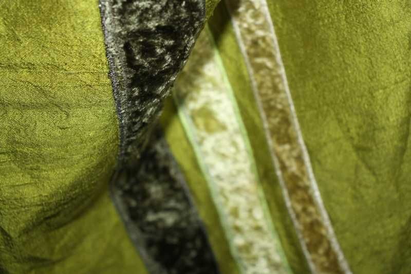 Capa quadrada com vários tons de Verde cetim e veludo ZARA HOME 49 cm