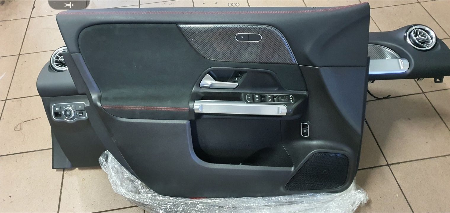 Mercedes GLB X247 deska rozdzielcza/kokpit  + ew. zestaw do przekładki
