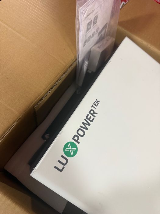 Гібридний інвертор LUXPOWER SNA6000