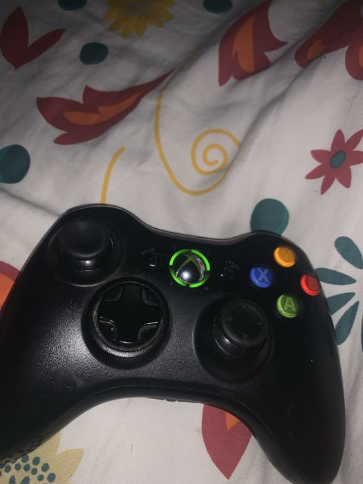 Xbox 360 E 500 GB + Kinect + 3 gry – Gotowy do gry!