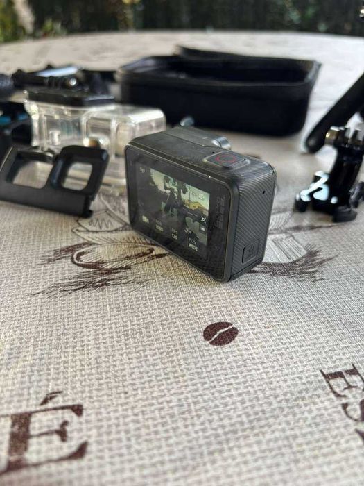 GoPro HERO 6 Black com vários acessórios