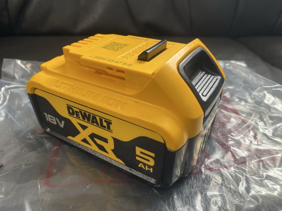 Аккумуляторная батарея DeWALT DCB184 18V  5Ач девальт  нові