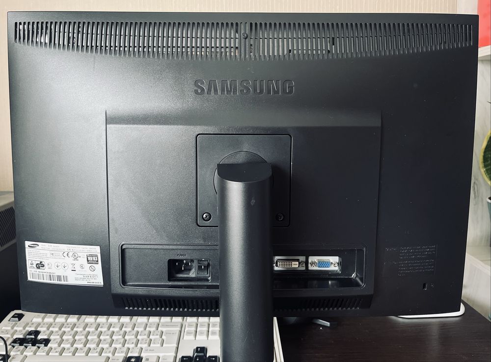 Samsung B2240W 22"