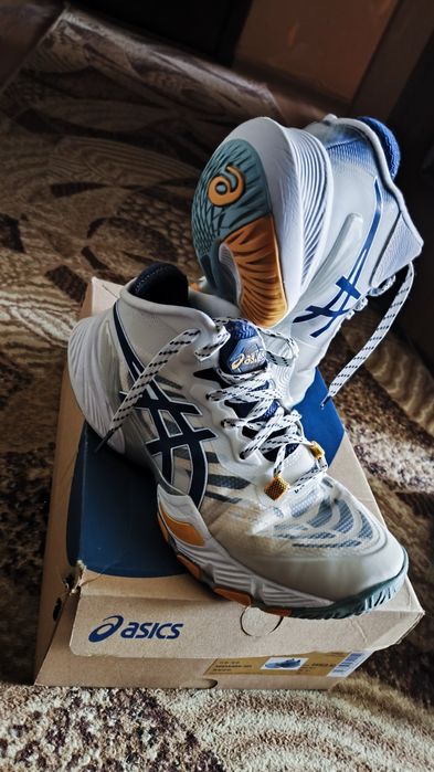 Продам ASICS metarais