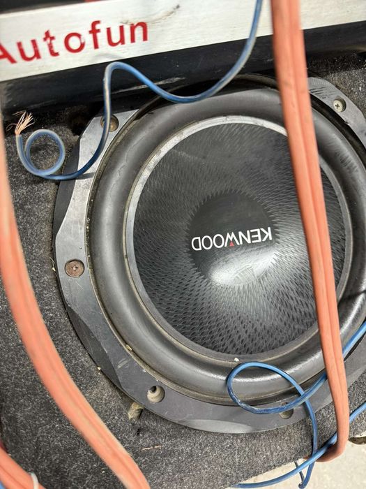 Продам сабвуфер с усилком