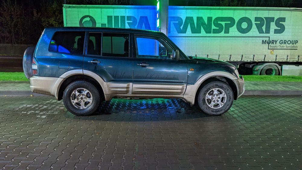 Ліворульний Mitsubishi Pajero 3.2D AT для військовослужбовців