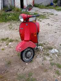 Vespa 50 com documentos