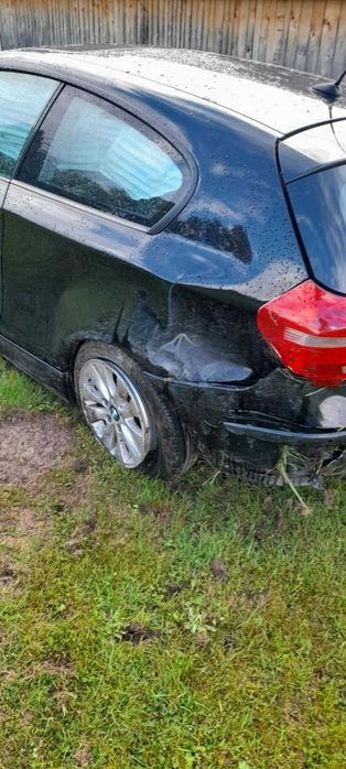 BMW 116d uszkodzony lewy przód i lewy tył