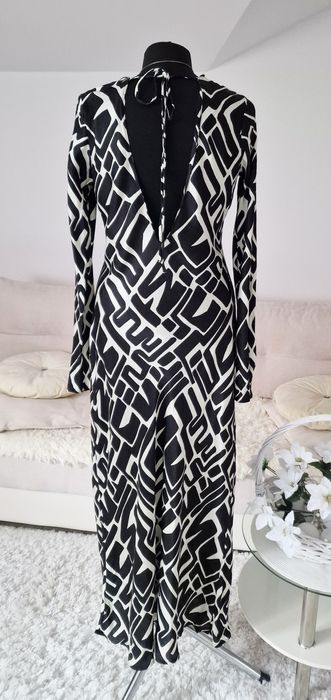 Satynowa sukienka,maxi"River Island ".