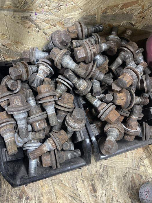 Болт колеса Пежо 3008 5008 Болт на титани Пежо 3008 5008