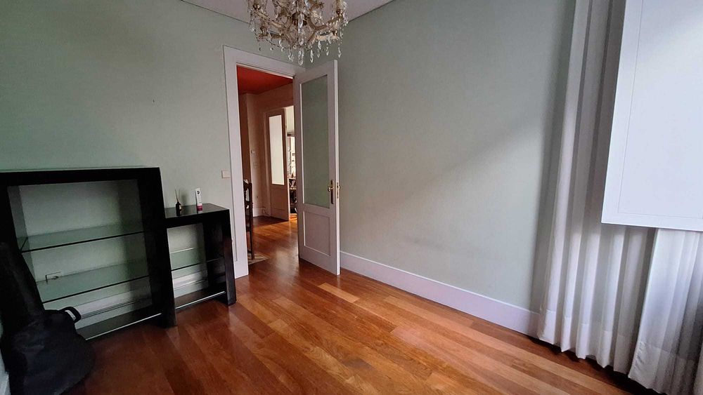 Moradia V2+1 perto da Avenida Antunes Guimarães