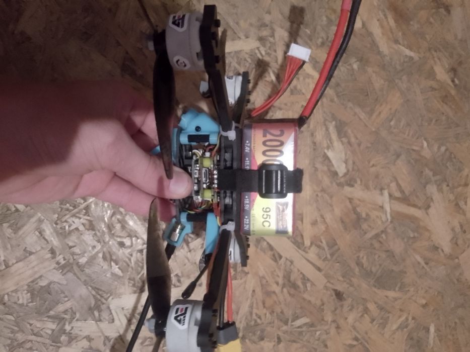 Продам новий fpv дрон 5 дюймів з акумулятором