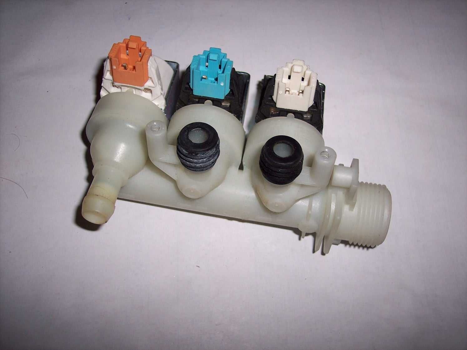 Электро клапан тройной для стиральной машины с сушкой Ariston, Indesit