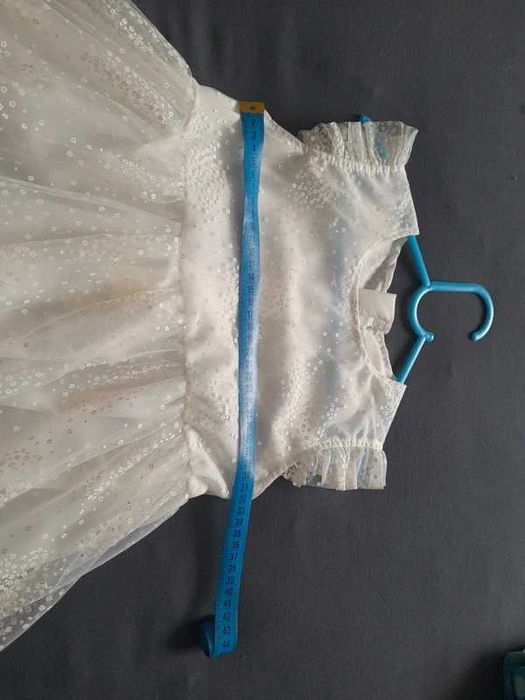 Biala sukienka z motylem 116