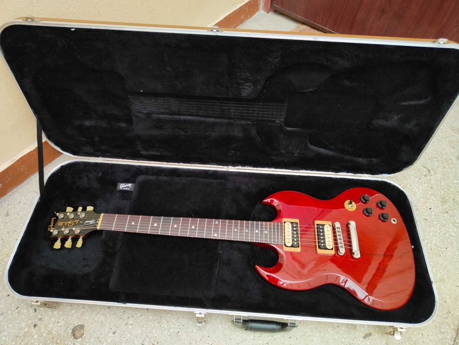 Gibson SG Special rocznicowy 2015, z hologramem Les Paula, złoty case.