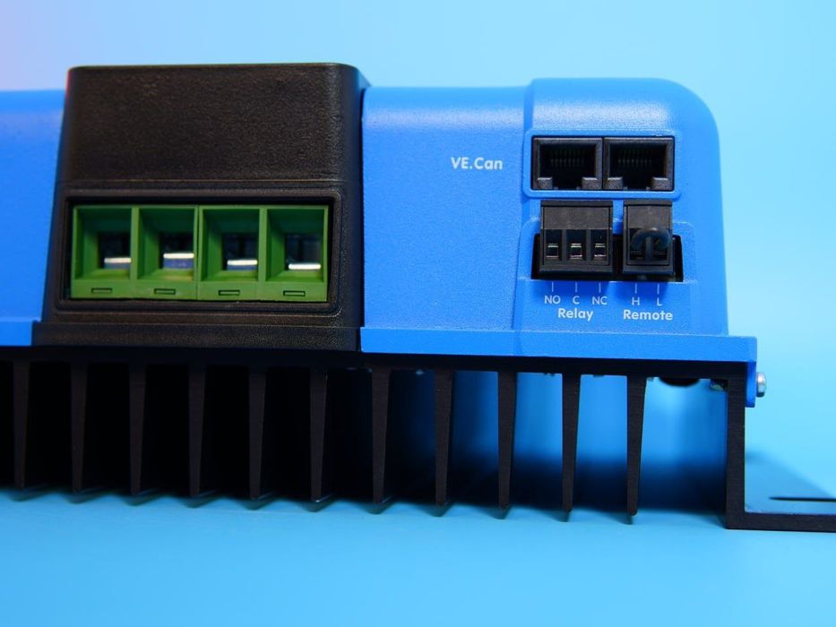 Инвертор-контроллер Victron SmartSolar MPPT 150/85-Tr VE.Can — надёжно