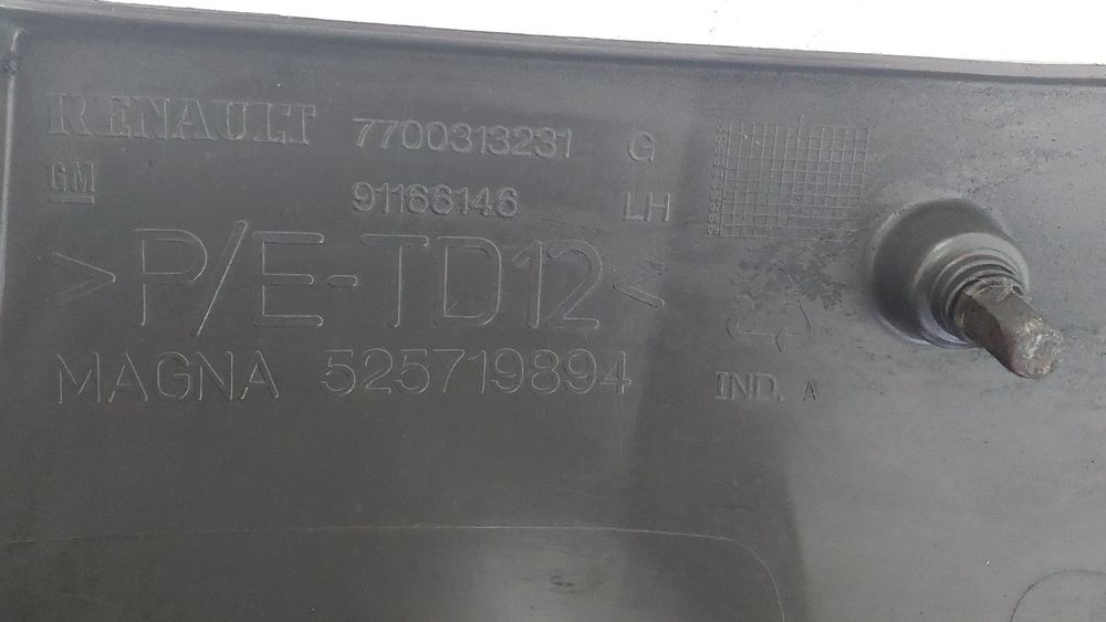 Canto pára-choques trás esquerdo OPEL Vivaro A Combi (X83)